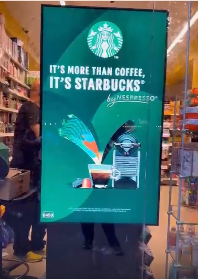 מסך שילוט דיגיטלי של Starbucks by Nespresso